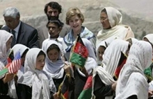 news_mrsBushs_trip_clip_image004